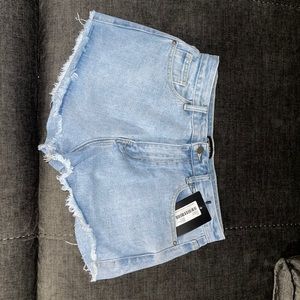 PRETTYLITTLETHING Shorts